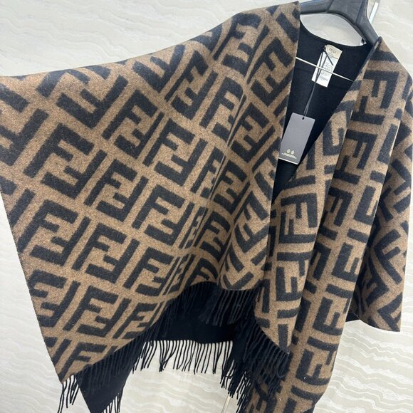 Fendi Reversible Poncho Cape - Picture 5 of 8